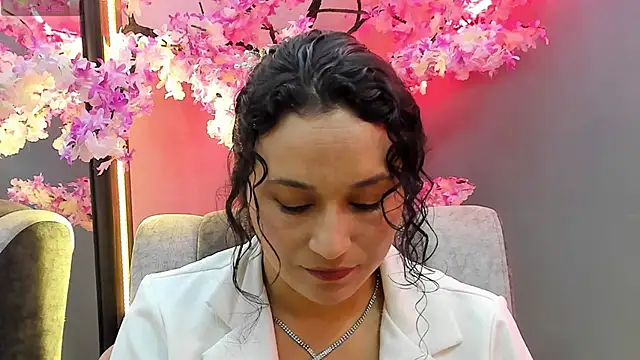 Elizabeth bennett online show from 06/13/26, 04:27