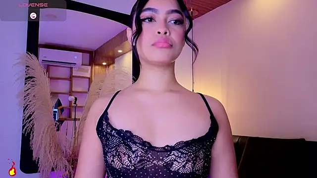 Snapshot of Chloe_monroee chatting on 07/13/26, 03:53 Chloe monroee online show from 07/13/26, 03:53
