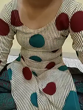 Snapshot of Seema_yadav01 chatting on 05/20/26, 05:13 Seema yadav01 online show from 05/20/26, 05:13