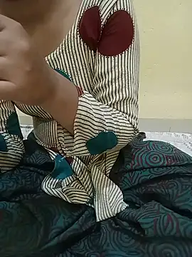 Snapshot of Seema_yadav01 chatting on 05/27/26, 05:26 Seema yadav01 online show from 05/27/26, 05:26