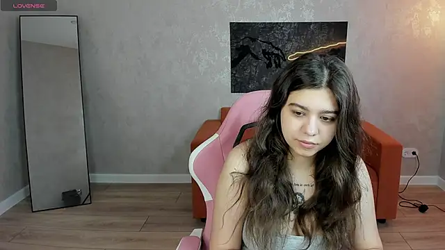 Snapshot of Trisha_Moore chatting on 05/26/26, 01:12 Trisha Moore online show from 05/26/26, 01:12