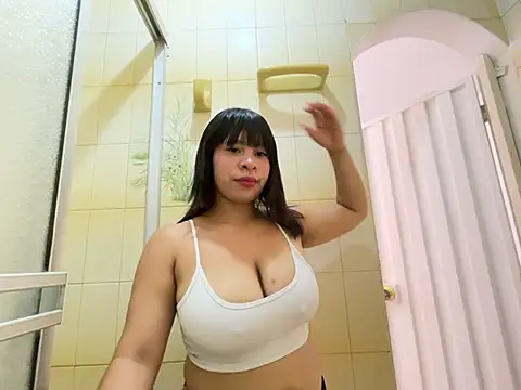 Snapshot of luna_silk_ chatting on 06/18/26, 07:07 luna silk online show from 06/18/26, 07:07