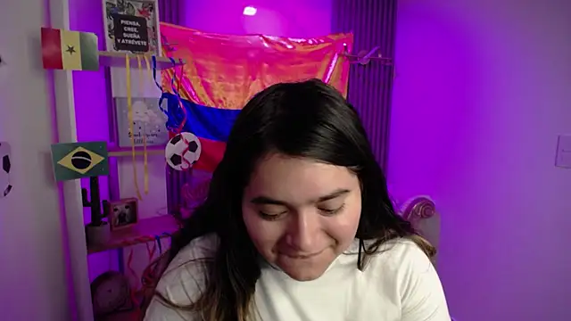 Snapshot of Laurha_ chatting on 07/15/26, 12:10 Laurha online show from 07/15/26, 12:10