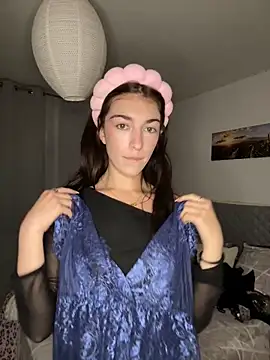 AdrianaSolerr online show from 05/02/26, 07:41