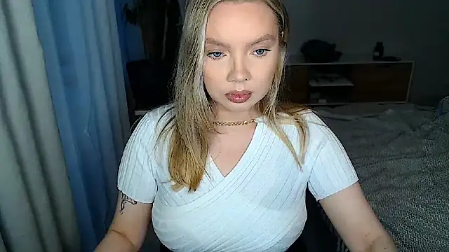 Snapshot of PolinaXXXXXJones chatting on 06/01/26, 05:03 PolinaXXXXXJones online show from 06/01/26, 05:03