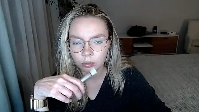 Snapshot of PolinaXXXXXJones chatting on 06/10/26, 06:29 PolinaXXXXXJones online show from 06/10/26, 06:29