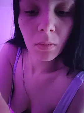 EMILLYREED11 online show from 05/16/26, 08:33