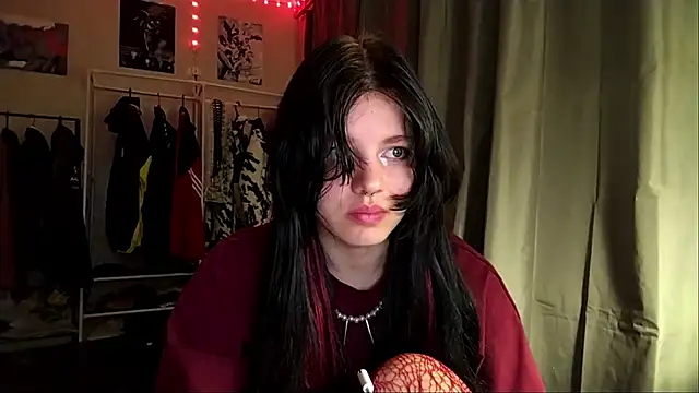 VeIvetLure online show from 05/18/26, 04:24