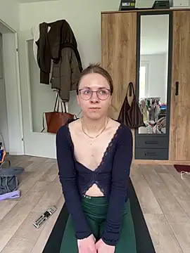 SweetLuna96 online show from 05/05/26, 11:29