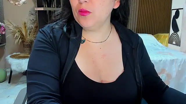 Snapshot of BBWLuxuryMuse chatting on 05/19/26, 11:49 BBWLuxuryMuse online show from 05/19/26, 11:49