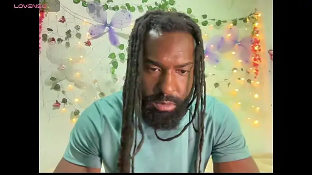 Snapshot of GuapoLivee chatting on 05/02/26, 01:10 GuapoLivee online show from 05/02/26, 01:10