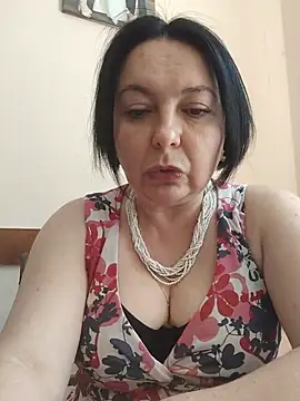 Snapshot of EmmaEmmy40 chatting on 06/25/26, 10:31 EmmaEmmy40 online show from 06/25/26, 10:31