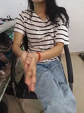 Snapshot of zoya_baby_ chatting on 06/18/26, 04:24 zoya baby online show from 06/18/26, 04:24