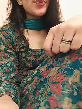Snapshot of zoya_baby_ chatting on 07/01/26, 04:07 zoya baby online show from 07/01/26, 04:07