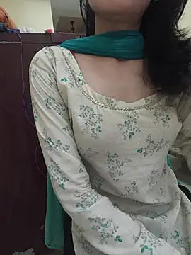 Snapshot of zoya_baby_ chatting on 07/28/26, 03:32 zoya baby online show from 07/28/26, 03:32