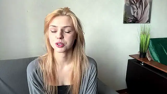 Snapshot of ScarlettRosy chatting on 05/28/26, 04:10 ScarlettRosy online show from 05/28/26, 04:10