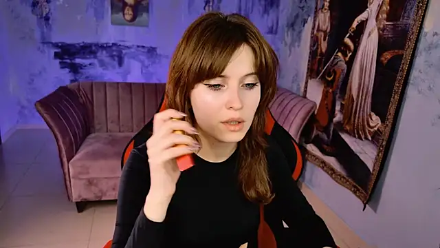 Snapshot of LolaDominara chatting on 06/25/26, 09:36 LolaDominara online show from 06/25/26, 09:36