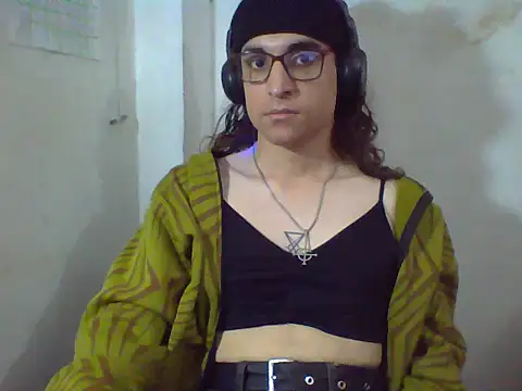 Snapshot of LaCuerva chatting on 05/15/26, 04:47 LaCuerva online show from 05/15/26, 04:47