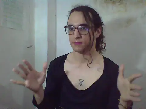 Snapshot of LaCuerva chatting on 05/16/26, 07:45 LaCuerva online show from 05/16/26, 07:45