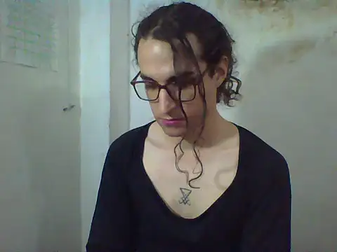 Snapshot of LaCuerva chatting on 05/16/26, 07:56 LaCuerva online show from 05/16/26, 07:56