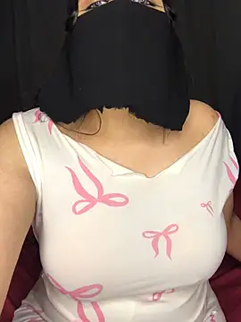 Snapshot of Gamillaa chatting on 05/24/26, 06:02 Gamillaa online show from 05/24/26, 06:02
