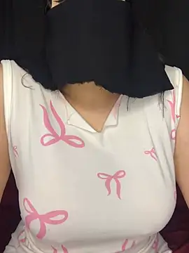 Snapshot of Gamillaa chatting on 05/26/26, 05:31 Gamillaa online show from 05/26/26, 05:31