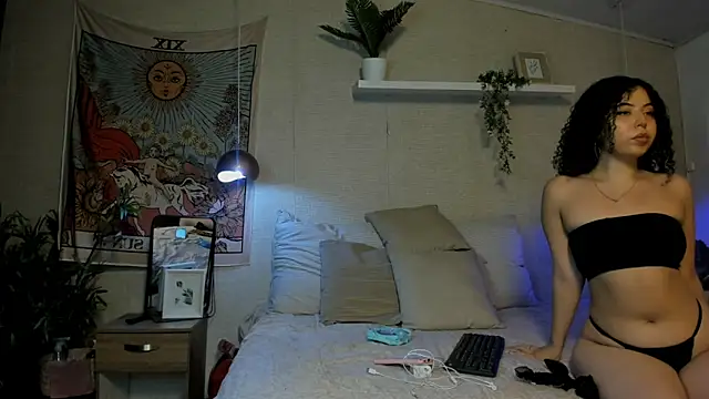 Snapshot of Honey_Sofi chatting on 06/03/26, 11:35 Honey Sofi online show from 06/03/26, 11:35