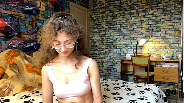 Snapshot of CurlyWinx chatting on 06/14/26, 12:40 CurlyWinx online show from 06/14/26, 12:40