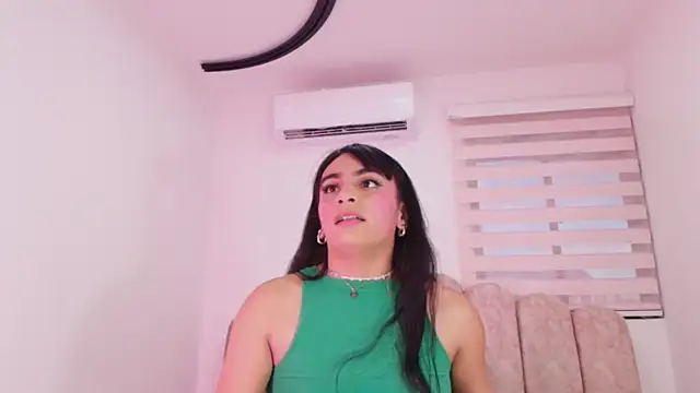Snapshot of Malaia_thompson_ chatting on 05/24/26, 11:59 Malaia thompson online show from 05/24/26, 11:59