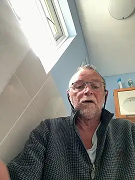 Snapshot of Moonraker64 chatting on 05/16/26, 12:15 Moonraker64 online show from 05/16/26, 12:15