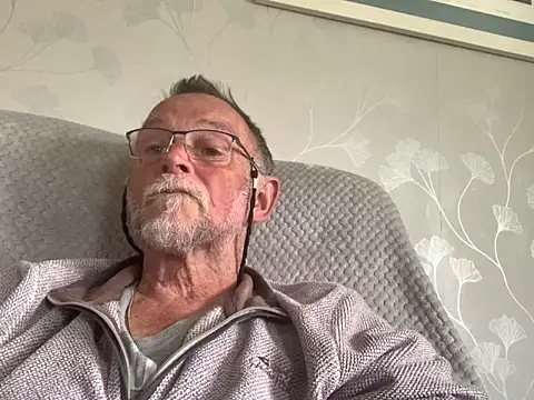 Snapshot of Moonraker64 chatting on 06/03/26, 02:33 Moonraker64 online show from 06/03/26, 02:33