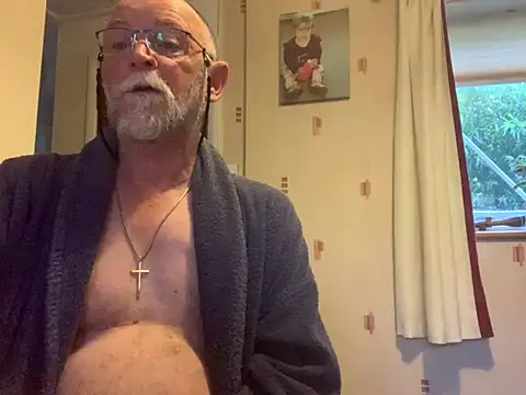 Snapshot of Moonraker64 chatting on 07/04/26, 05:13 Moonraker64 online show from 07/04/26, 05:13