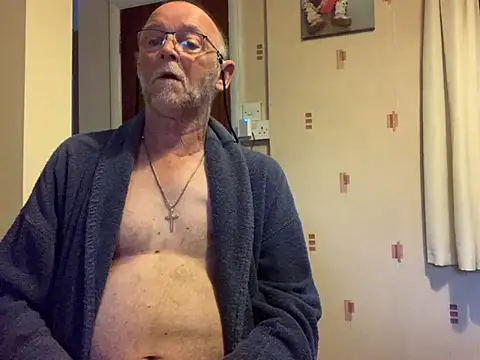 Snapshot of Moonraker64 chatting on 07/18/26, 04:49 Moonraker64 online show from 07/18/26, 04:49
