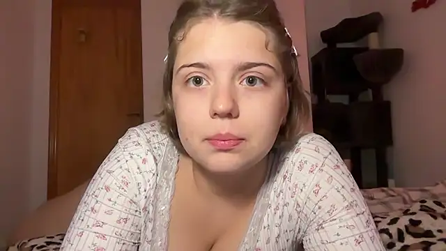 Snapshot of softari chatting on 05/08/26, 01:05 softari online show from 05/08/26, 01:05