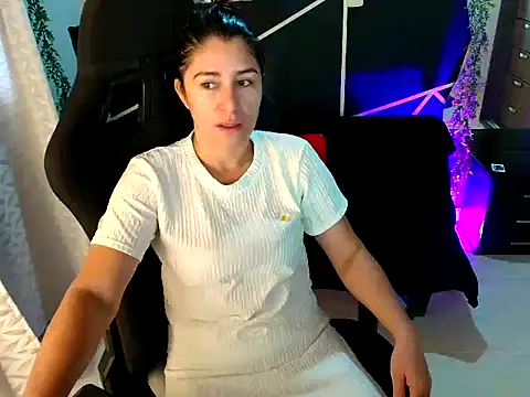 LUCYMILF SEXY online show from 05/06/26, 11:59