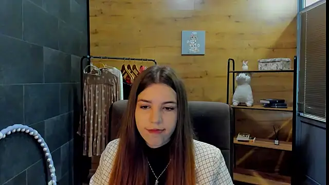 Snapshot of RuthhCox chatting on 05/18/26, 09:37 RuthhCox online show from 05/18/26, 09:37