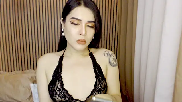 Snapshot of lahlahVienne chatting on 05/04/26, 03:08 lahlahVienne online show from 05/04/26, 03:08