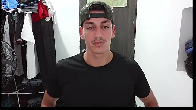 Snapshot of RaulRico chatting on 06/27/26, 03:44 RaulRico online show from 06/27/26, 03:44