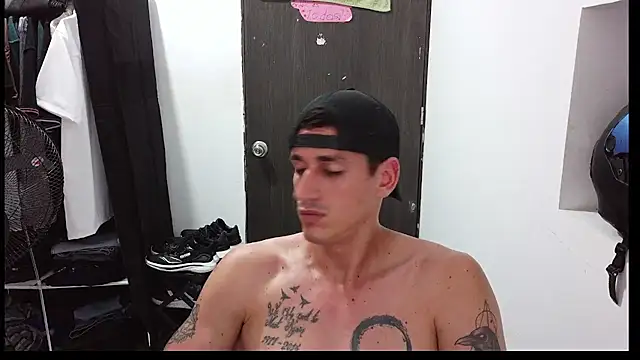 Snapshot of RaulRico chatting on 06/30/26, 12:11 RaulRico online show from 06/30/26, 12:11