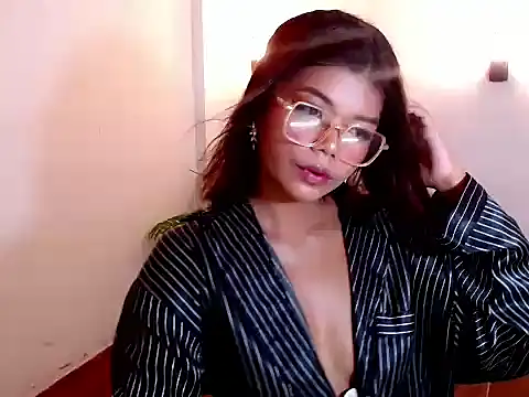 Snapshot of charlene_pretty chatting on 06/17/26, 05:54 charlene pretty online show from 06/17/26, 05:54