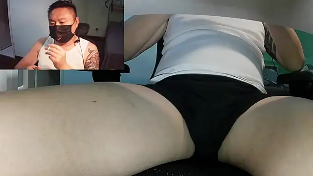 Snapshot of mrcake666 chatting on 05/20/26, 01:17 mrcake666 online show from 05/20/26, 01:17