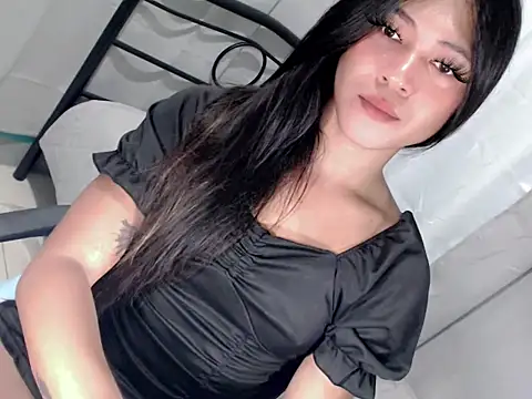 Snapshot of Ladymikaela chatting on 05/20/26, 04:18 Ladymikaela online show from 05/20/26, 04:18