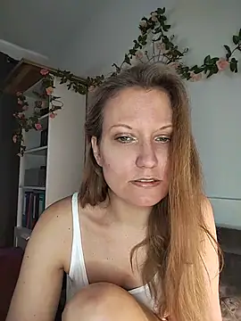 Snapshot of Candy_Cougar chatting on 06/18/26, 06:35 Candy Cougar online show from 06/18/26, 06:35