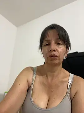 Snapshot of Soy_Camila8 chatting on 06/25/26, 03:28 Soy Camila8 online show from 06/25/26, 03:28