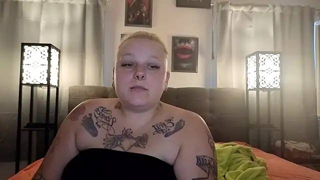 Snapshot of Lady_Peggi chatting on 06/11/26, 06:28 Lady Peggi online show from 06/11/26, 06:28