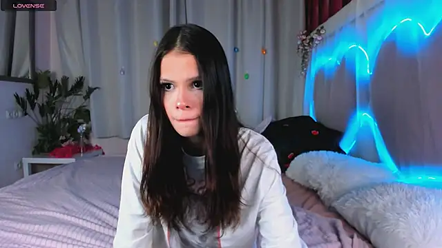 Snapshot of MaddyFever chatting on 06/16/26, 01:14 MaddyFever online show from 06/16/26, 01:14