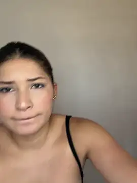 Snapshot of VioletaSanchez24 chatting on 07/17/26, 06:35 VioletaSanchez24 online show from 07/17/26, 06:35
