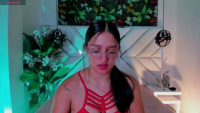 Snapshot of Janett_Moore chatting on 06/18/26, 12:53 Janett Moore online show from 06/18/26, 12:53