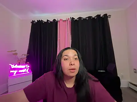 Snapshot of ValenLux chatting on 05/12/26, 02:25 ValenLux online show from 05/12/26, 02:25