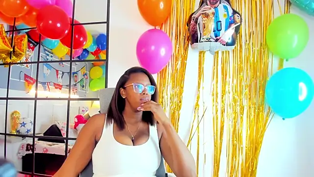 Snapshot of Miss_Khaleesi chatting on 06/16/26, 03:36 Miss Khaleesi online show from 06/16/26, 03:36